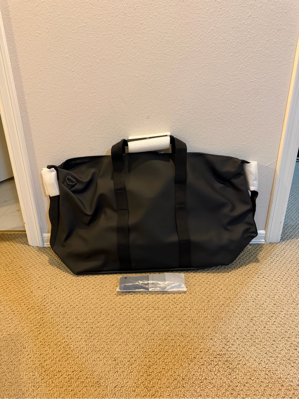 PRICE FIRM Rains Hilo Weekend Travel Duffle Bag Waterproof Black NEW MSRP $125